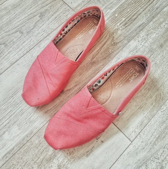 Toms Shoes - SALE! TOMS Pink and white classic